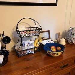 The Butler House Bed & Breakfast - Snacks available in the foyer