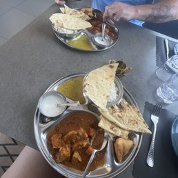 samosa Garlic Naan Traditional Curry samosa Garlic Naan Traditional Curry