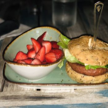 OUTLAW Taproom - Strawberries and Vegan Burger (try it) - Cocktail Bars Near Me - Irving, Texas