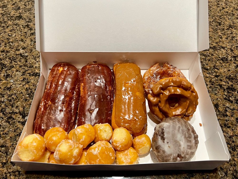 M J  Donuts Logo