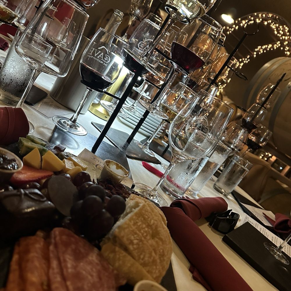 Oak Mountain Winery - Mixed wine flights and charcuterie board - Wineries Near Me - Temecula, California Oak Mountain Winery - Mixed wine flights and charcuterie board - Wineries Near Me - Temecula, California
