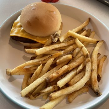 Connections Eatery - Kids cheeseburger - American Near Me - Lake Buena Vista, Florida