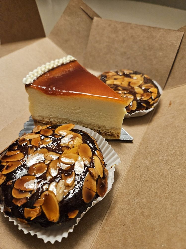 PENINSULA PASTRIES PALM SPRINGS Updated September 2024 473 Photos & 380 Reviews 611 S Palm