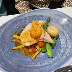 Merluza al Horno con Colas de Gambas