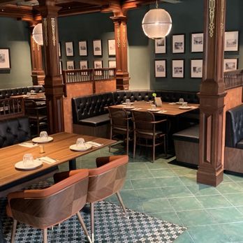 Star Leaf - Seating area towards the back of the restaurant - Asian Fusion Near Me - Pasadena, California