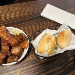 La Esquina del Lechón - Chicharrones y su pan con mantequilla