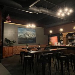 The Mountain Room - Bar