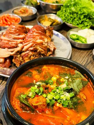 LA 장충 평안도 족발집 (올림픽점) LA Jangchung Jokbal by null