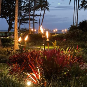 Hukilau Lanai - Courtyard - Seafood Near Me - Kapaa, Hawaii Hukilau Lanai - Courtyard - Seafood Near Me - Kapaa, Hawaii
