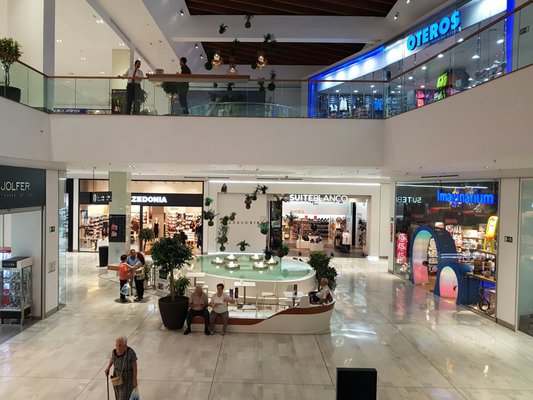 Centro Comercial Los Arcos by null