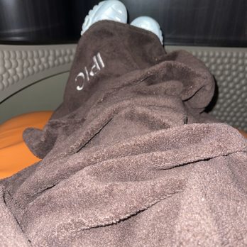 IPIC Theaters - Comfy Blanket - Cinema Near Me - Atlanta, Georgia IPIC Theaters - Comfy Blanket - Cinema Near Me - Atlanta, Georgia