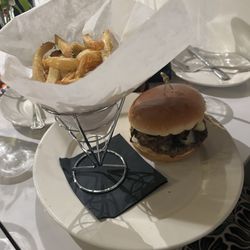 The Lunette - Lunette burger