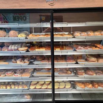 Pasteleria Mi Mexico - Full bakery rack - Bakeries Near Me - Tampa, Florida Pasteleria Mi Mexico - Full bakery rack - Bakeries Near Me - Tampa, Florida