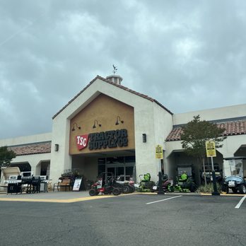 Tractor Supply - Outside - Department Stores Near Me - Valley Center, California