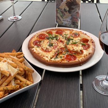 Monte De Oro Winery - Parmesan truffle fries, goat cheese and honey pizza, Zinfandel - Wineries Near Me - Temecula, California Monte De Oro Winery - Parmesan truffle fries, goat cheese and honey pizza, Zinfandel - Wineries Near Me - Temecula, California