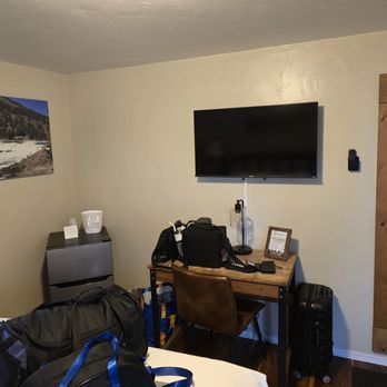 Evergreen Motel - Nice setup for the space. Lacking a microwave. Makes it hard for a person staying multiple days... - Hotels Near Me - Libby, Montana