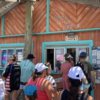Bron's Backyard - Too many customers for the staff to handle - Bars Near Me - Port Aransas, Texas