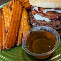 Eric's Office Restaurant - Pint burger and sweet potato fries