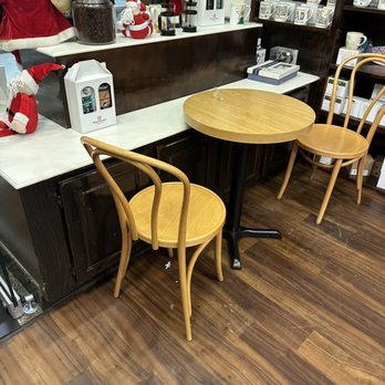 Gloria Jean's Coffees - a table and chairs in a coffee shop - Coffee & Tea Near Me - Pittsburgh, Pennsylvania Gloria Jean's Coffees - a table and chairs in a coffee shop - Coffee & Tea Near Me - Pittsburgh, Pennsylvania