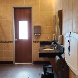 Loudoun County Public Library - Gum Spring - Ladies room is clean.