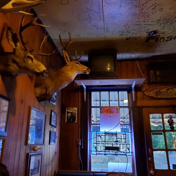 Huntington's Steakhouse - interior decorations - Steakhouses Near Me - Klickitat, Washington