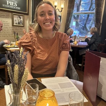 The Porcupine - Upstairs dining! - Pubs Near Me - London, XGL