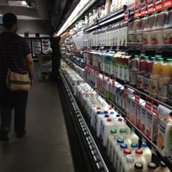 Avril Supermarché Santé - Shopping for juicy juices!