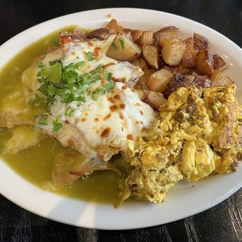 Tiztal Cafe - chilaquiles w chorizo n eggs - Breakfast & Brunch Near Me - Chicago, Illinois