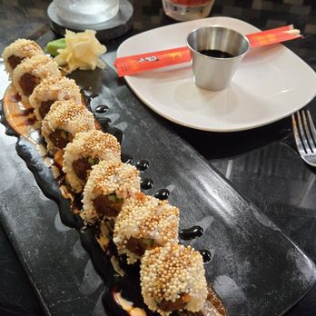 Locals Raw Bar - Spicy Tuna Roll - Sushi Bars Near Me - Beaufort, South Carolina
