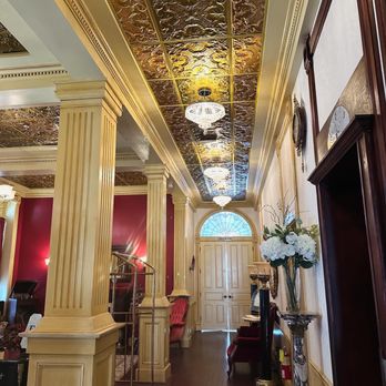 Historic Elgin Hotel - Hotels Near Me - Marion, Kansas