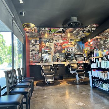 Floyd's 99 Barbershop - Vibez - Barbers Near Me - Burbank, California
