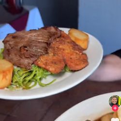 Charlie's Grill - Tallarines verdes with milanesa and steak