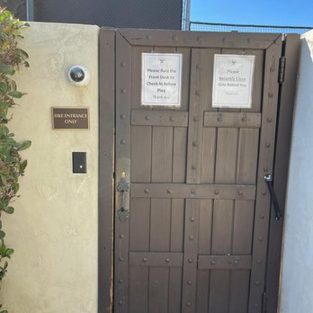 FDS - Security Cameras Installation Orange County - Old Camera @ Tennis Club in Los Angeles - Security Systems Near Me FDS - Security Cameras Installation Orange County - Old Camera @ Tennis Club in Los Angeles - Security Systems Near Me