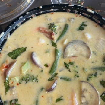 Thai Island - Green curry - Thai Near Me - San Diego, California