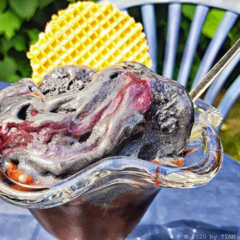 Das Eiscafe - Darth Vader Eiscreme (06/2020) - Ice Cream & Frozen Yogurt Near Me - Hamburg, HH