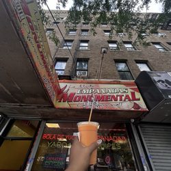 Empanadas Monumental - Store front