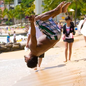 Waikiki Beach - nice flip!! - Beaches Near Me