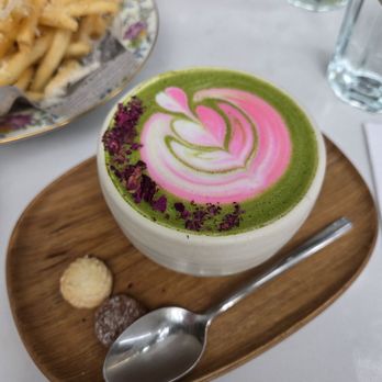 Vert Frais - Rose Matcha Latte - tastes amazing and looks so pretty! - Cocktail Bars Near Me - Long Island City, New York Vert Frais - Rose Matcha Latte - tastes amazing and looks so pretty! - Cocktail Bars Near Me - Long Island City, New York