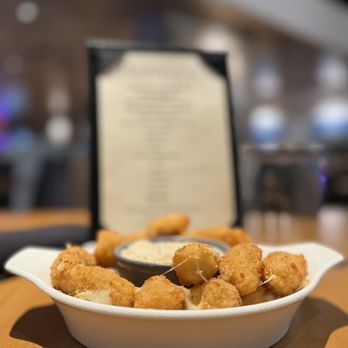 Hanna's Table - Cheese Curds @ a great happy hour. Delicious dip came with them. Cooked perfect - Bars Near Me - Reno, Nevada