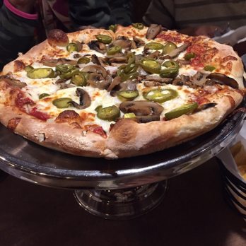 Alibi - Pizza with jalapeños and mushrooms - Pizza Near Me - Troy, Michigan