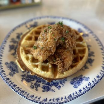 Cecilia - Fried chicken and waffle - Breakfast & Brunch Near Me - Vancouver, Washington