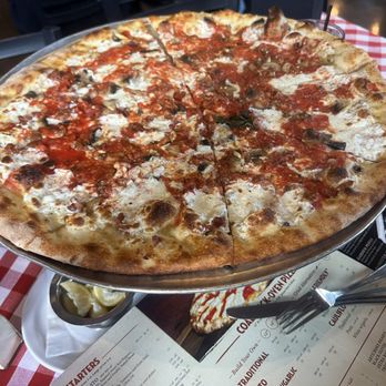 Grimaldi's Pizzeria - Mushroom and cheese Other half bacon and cheese - Pizza Near Me - Sugar Land, Texas Grimaldi's Pizzeria - Mushroom and cheese Other half bacon and cheese - Pizza Near Me - Sugar Land, Texas