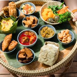 Wawa Thai Food - Khan Toke