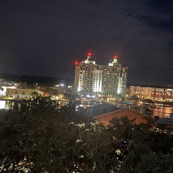Hampton Inn Savannah-Historic District - Hotels Near Me - Savannah, Georgia