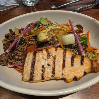 True Food Kitchen - Teriyaki quinoa bowl with steak and salmon - New American Near Me - Los Angeles, California