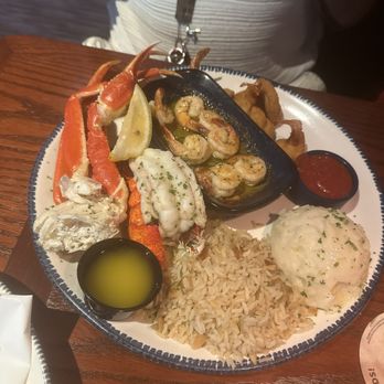 Red Lobster - Crab fest - Seafood Near Me - Wethersfield, Connecticut