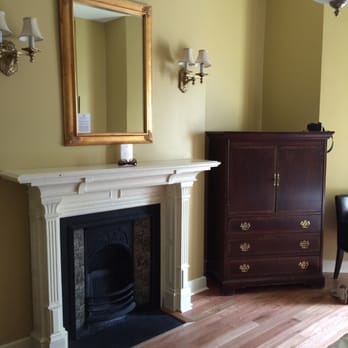 Unilofts Grande-Allée - Fireplace in our room - Hotels Near Me - Quebec City, Quebec