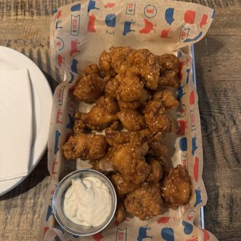 Kelseys Original Roadhouse - Crispy chicken bites with honey garlic - Comfort Food Near Me - Scarborough, Ontario Kelseys Original Roadhouse - Crispy chicken bites with honey garlic - Comfort Food Near Me - Scarborough, Ontario