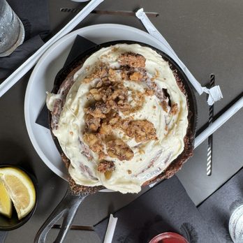 Cafe 4 - Cinnamon roll - Comfort Food Near Me - Knoxville, Tennessee