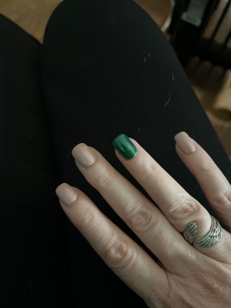 Best Nails Salon Logo